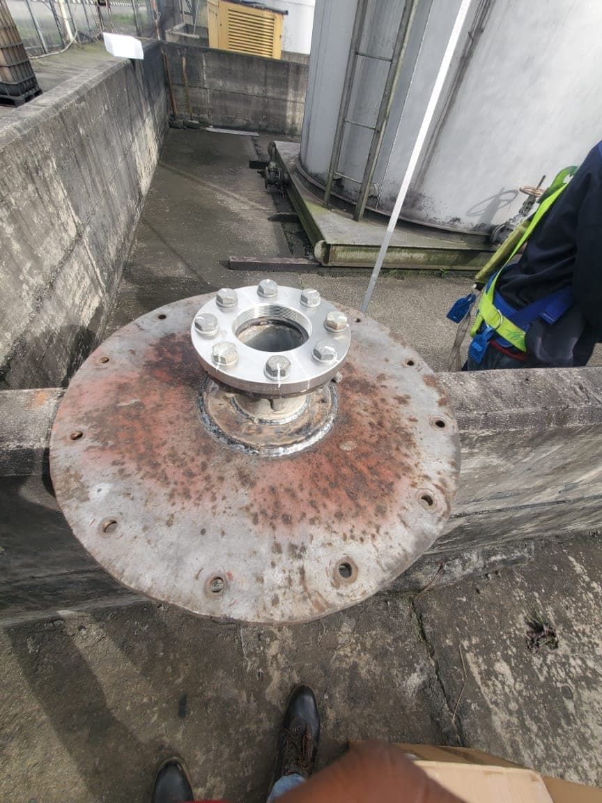 A new stainless mounting flange welded onto the tank manway plate during installation